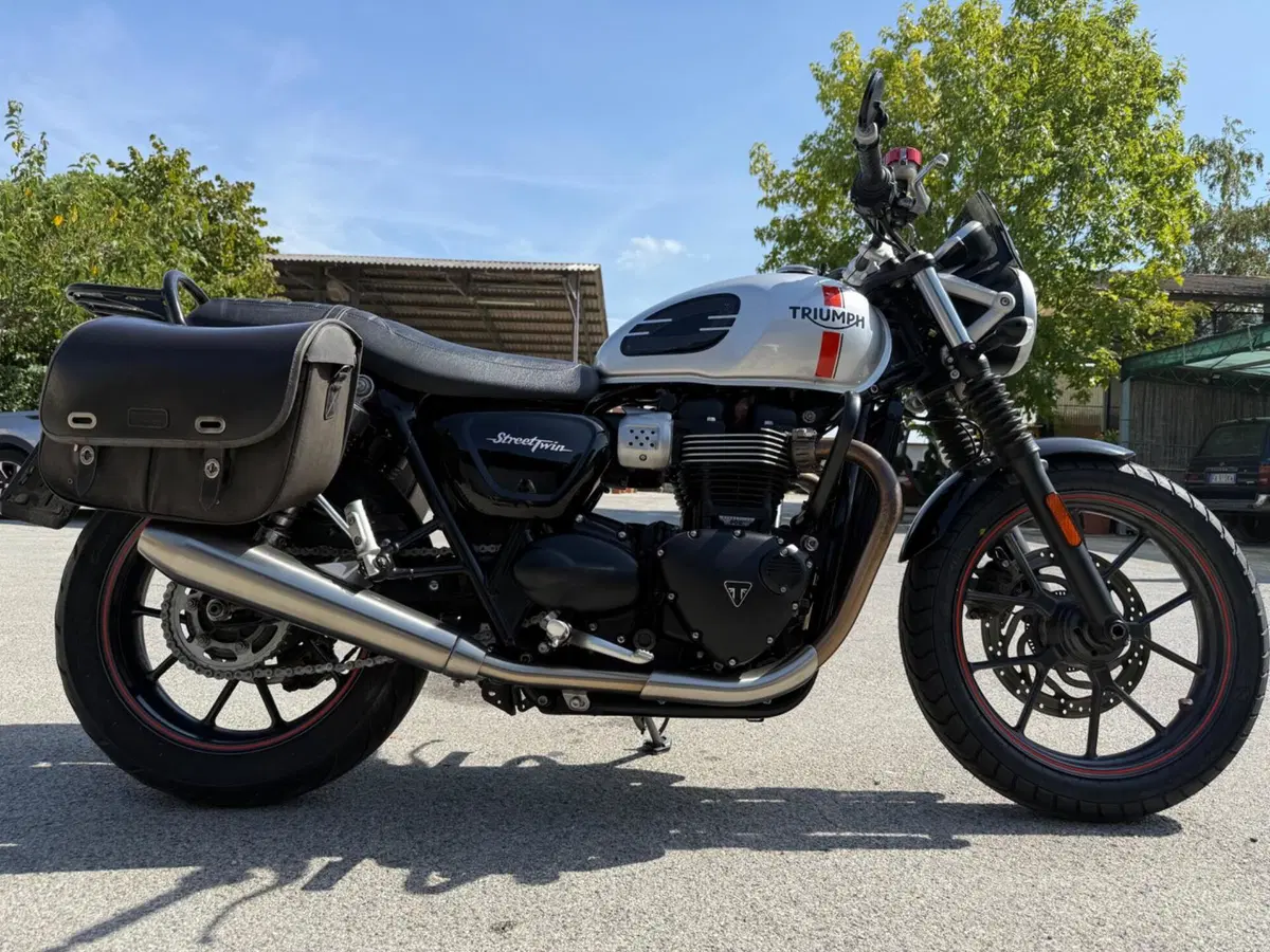 Triumph Street Twin 900 (2016) (8)