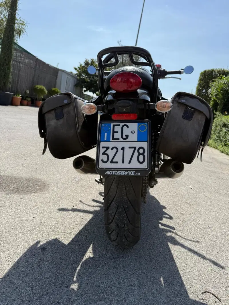 Triumph Street Twin 900 (2016) (10)