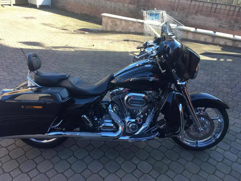 Harley-Davidson 1800 Street Glide (2010 - 11) - FLHXSE