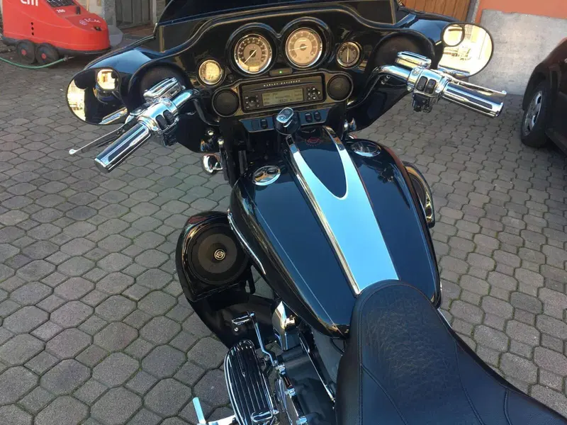 Harley-Davidson 1800 Street Glide (2010 - 11) - FLHXSE (4)