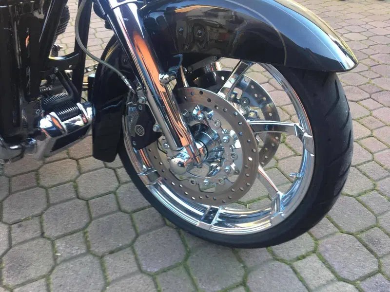 Harley-Davidson 1800 Street Glide (2010 - 11) - FLHXSE (5)