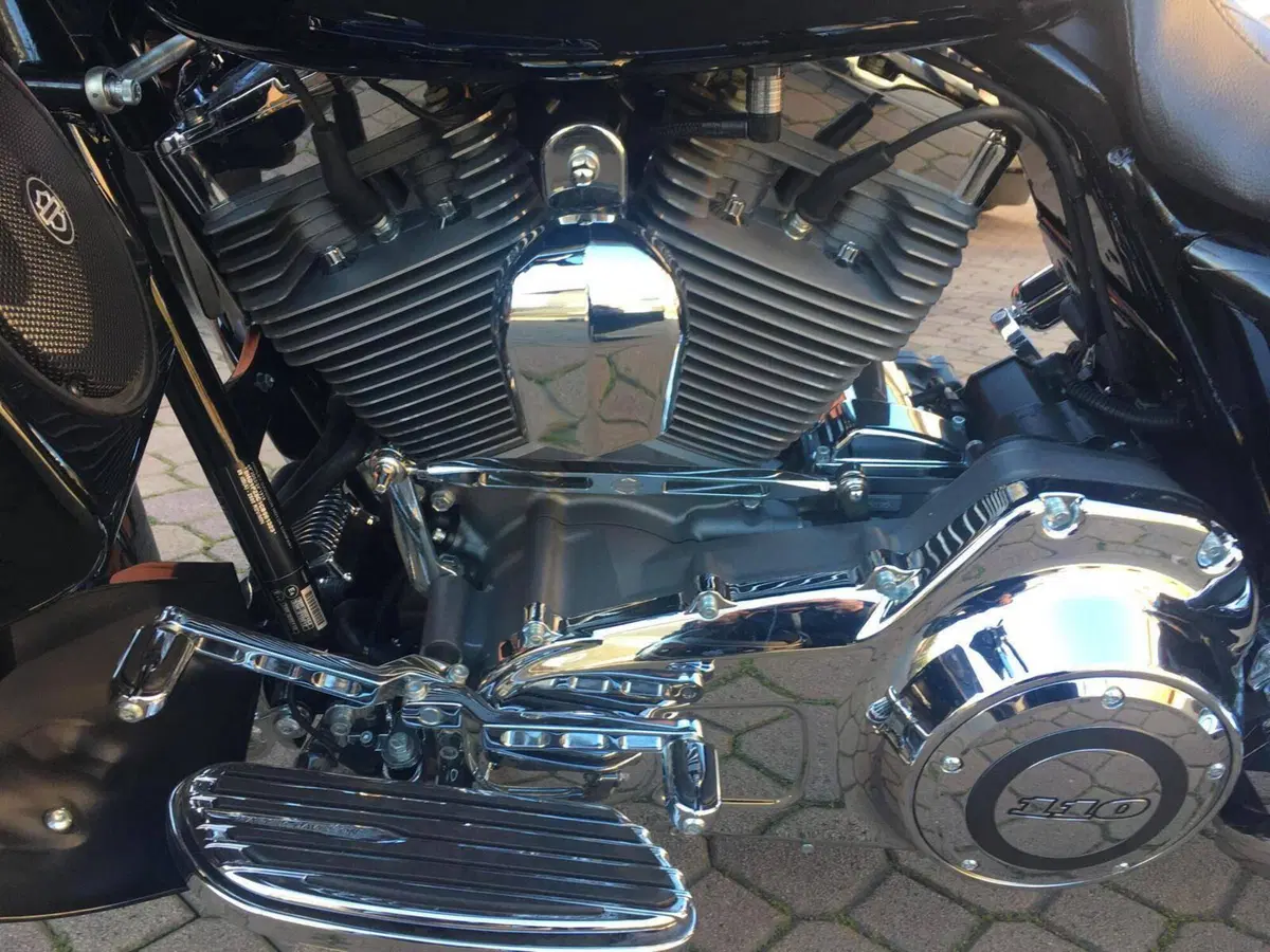 Harley-Davidson 1800 Street Glide (2010 - 11) - FLHXSE (6)