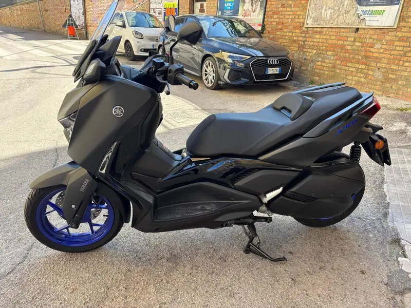 Yamaha X-Max 300 Tech Max (2025 - 26) (2)