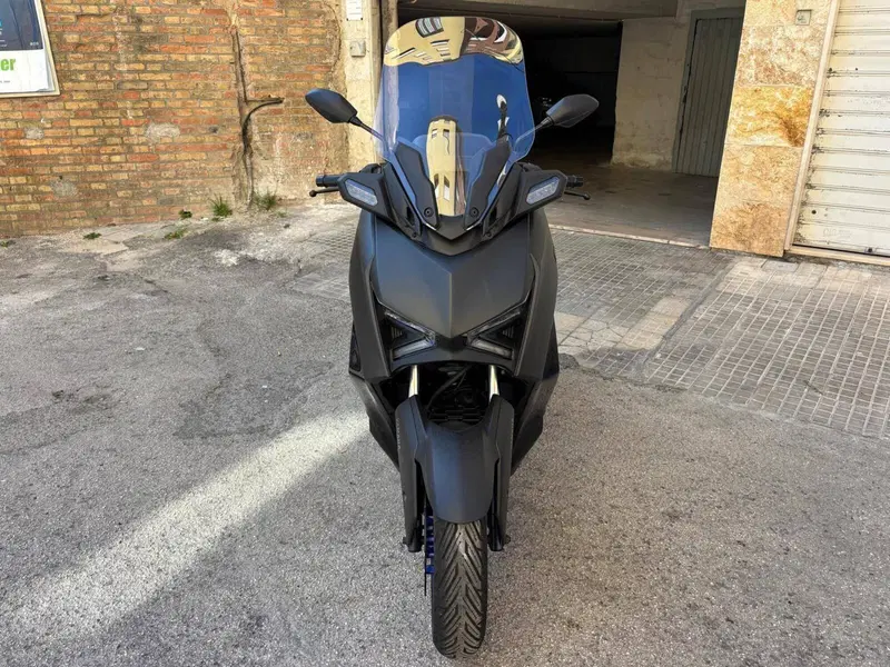 Yamaha X-Max 300 Tech Max (2025 - 26) (3)