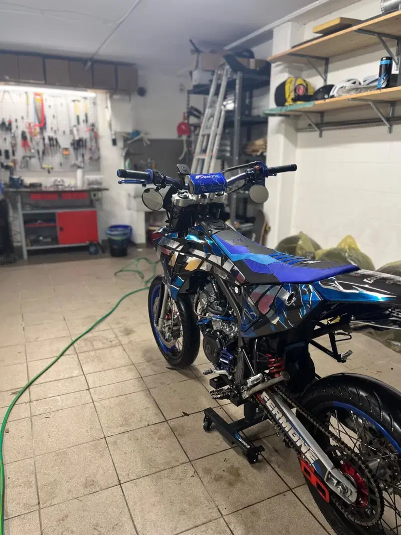 Fantic Motor XMF 125 Motard Performance 4T (2023 - 24) (5)