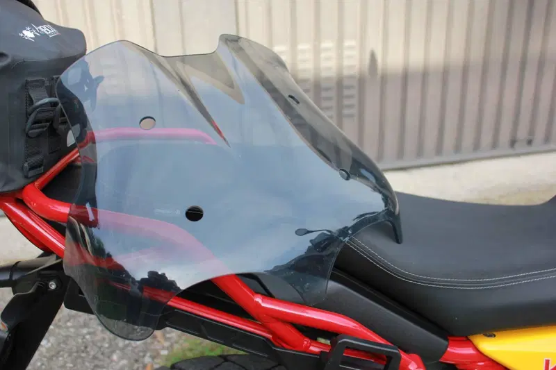 Moto Guzzi V85 TT Evocative Graphics (2019 - 20) (15)