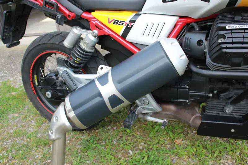 Moto Guzzi V85 TT Evocative Graphics (2019 - 20) (14)