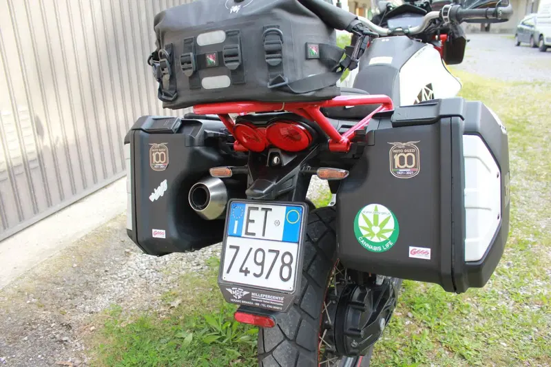 Moto Guzzi V85 TT Evocative Graphics (2019 - 20) (13)