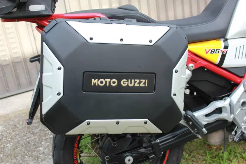 Moto Guzzi V85 TT Evocative Graphics (2019 - 20) (11)