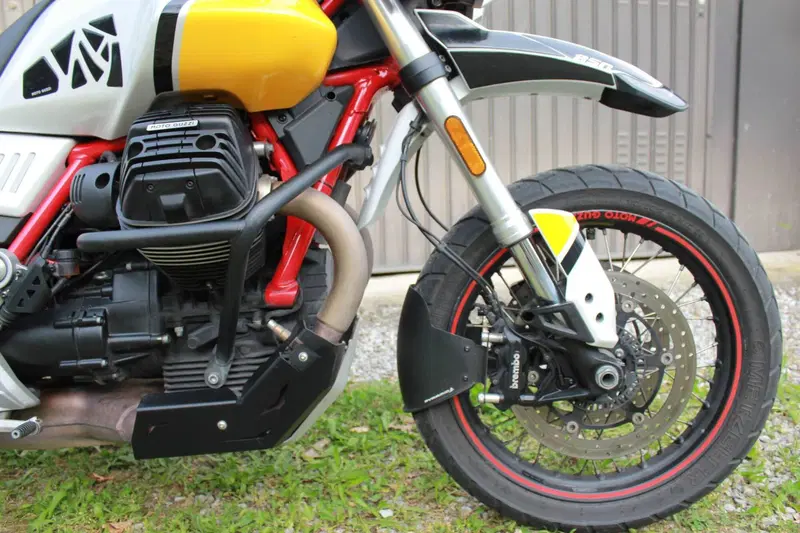Moto Guzzi V85 TT Evocative Graphics (2019 - 20) (8)