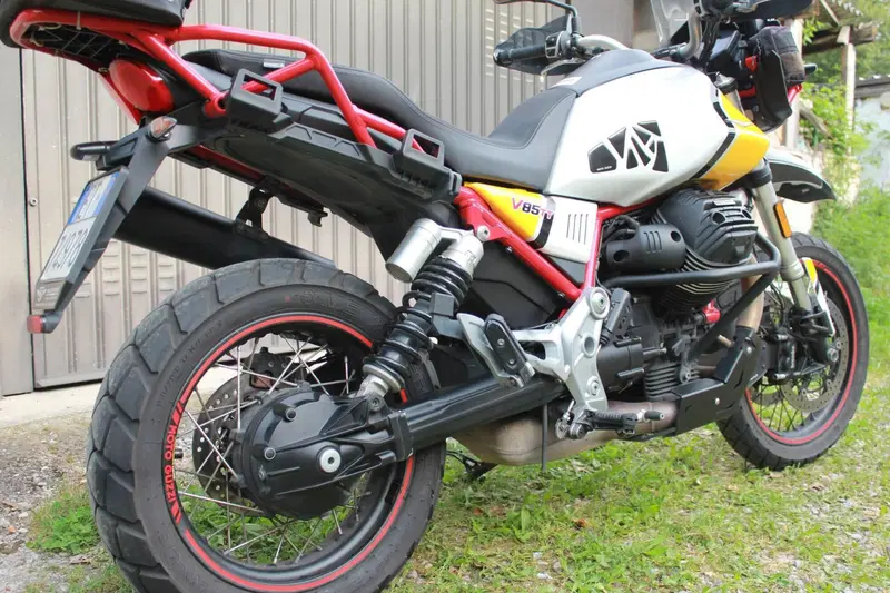 Moto Guzzi V85 TT Evocative Graphics (2019 - 20) (3)