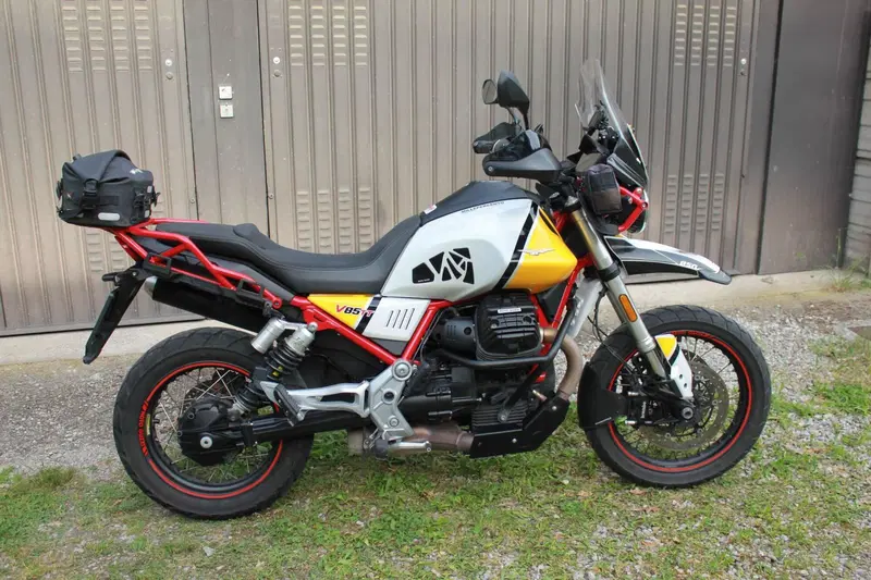 Moto Guzzi V85 TT Evocative Graphics (2019 - 20) (2)