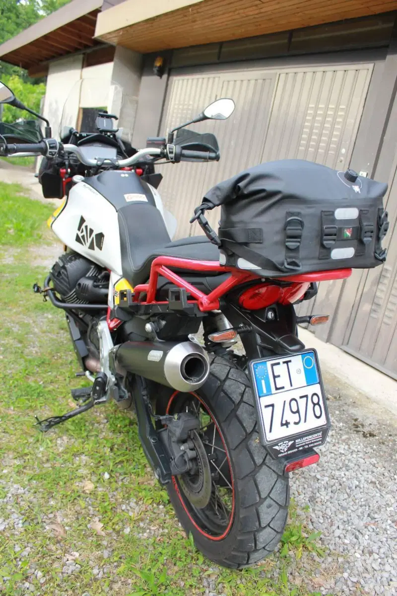 Moto Guzzi V85 TT Evocative Graphics (2019 - 20) (7)
