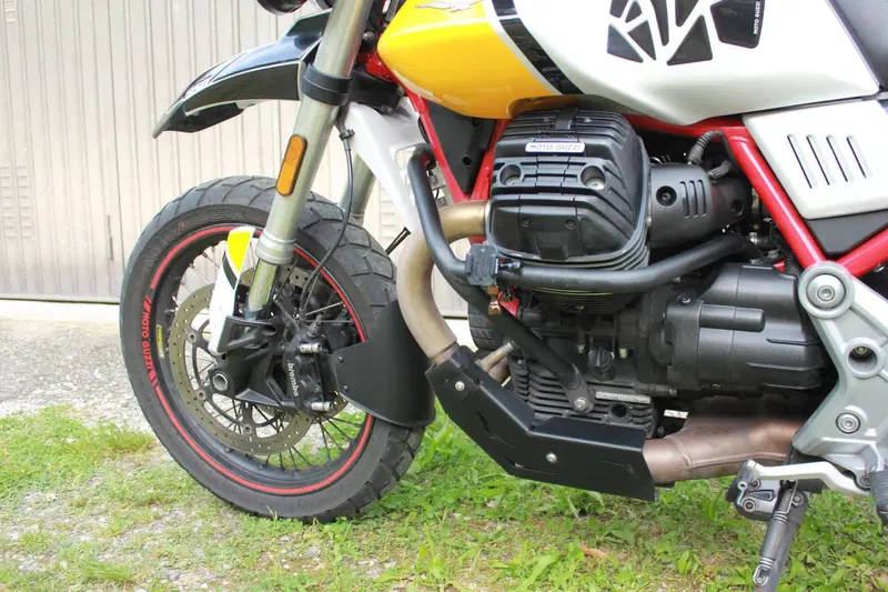 Moto Guzzi V85 TT Evocative Graphics (2019 - 20) (9)
