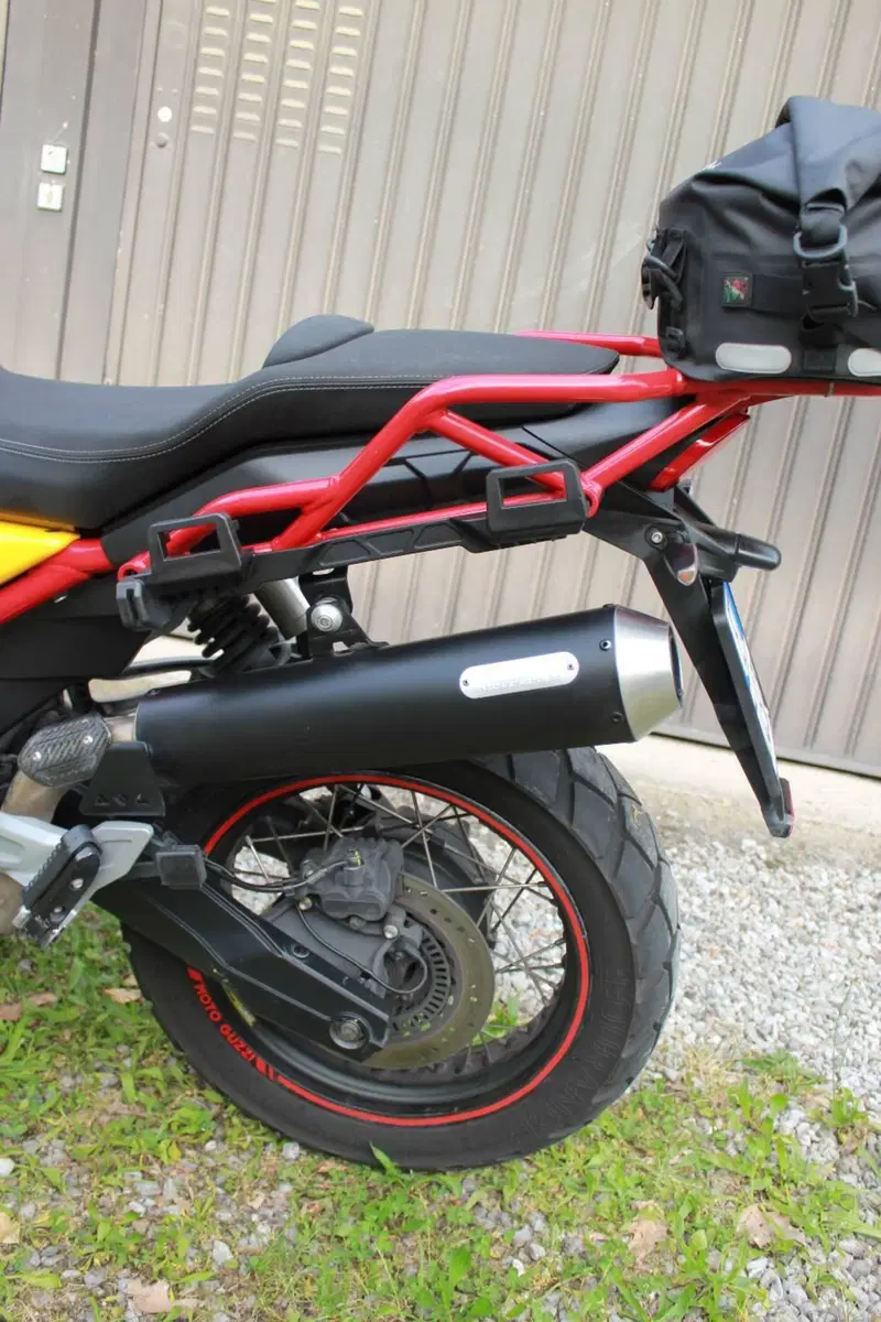 Moto Guzzi V85 TT Evocative Graphics (2019 - 20) (6)