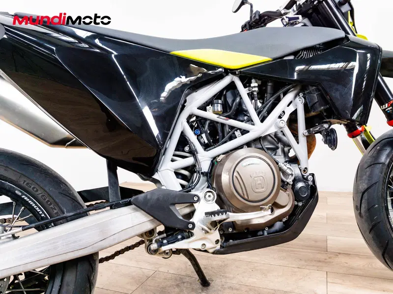 Husqvarna 701 Supermoto (2022) (4)