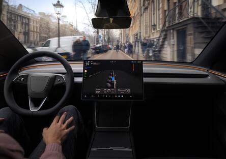 Tesla, arriva ufficialmente la guida autonoma in Europa: i Paesi Bassi aprono la strada