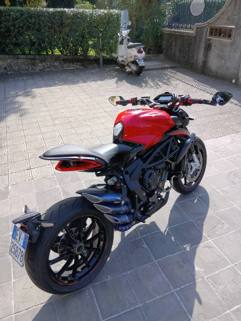 MV Agusta Dragster 800 Rosso (2021 - 23) (3)