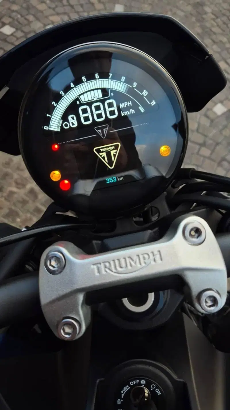 Triumph Trident 660 Triple Tribute Edition (2025 - 26) (3)