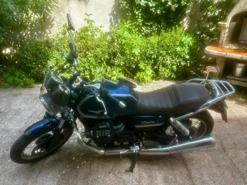 Moto Guzzi V7 Special (2021 - 24)