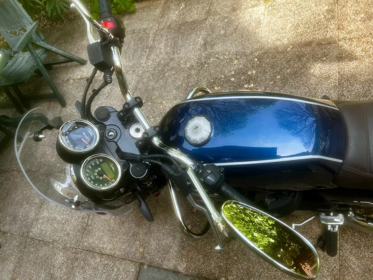 Moto Guzzi V7 Special (2021 - 24) (6)