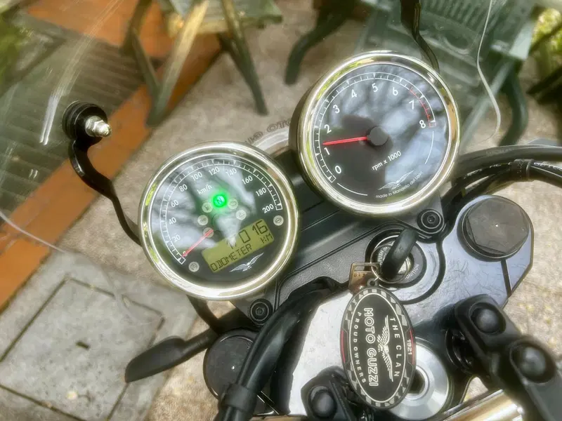 Moto Guzzi V7 Special (2021 - 24) (7)