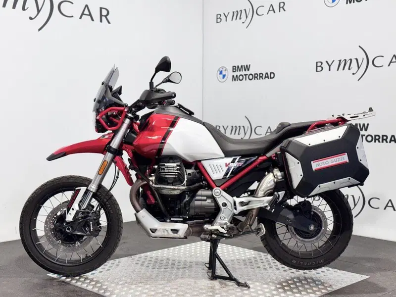 Moto Guzzi V85 TT Evocative Graphics (2021 - 23) (2)