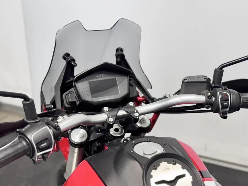 Moto Guzzi V85 TT Evocative Graphics (2021 - 23) (5)