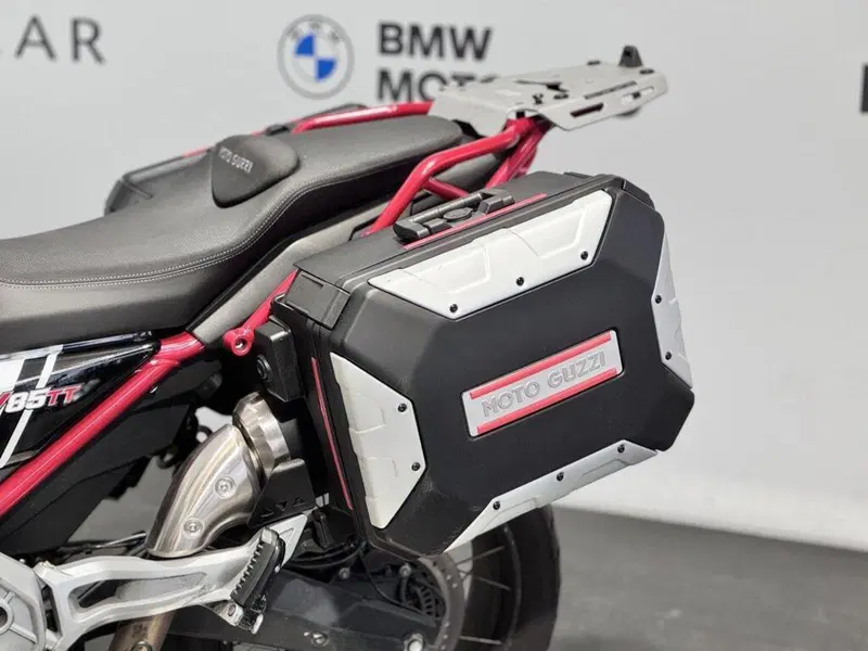 Moto Guzzi V85 TT Evocative Graphics (2021 - 23) (4)