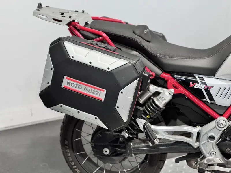 Moto Guzzi V85 TT Evocative Graphics (2021 - 23) (8)