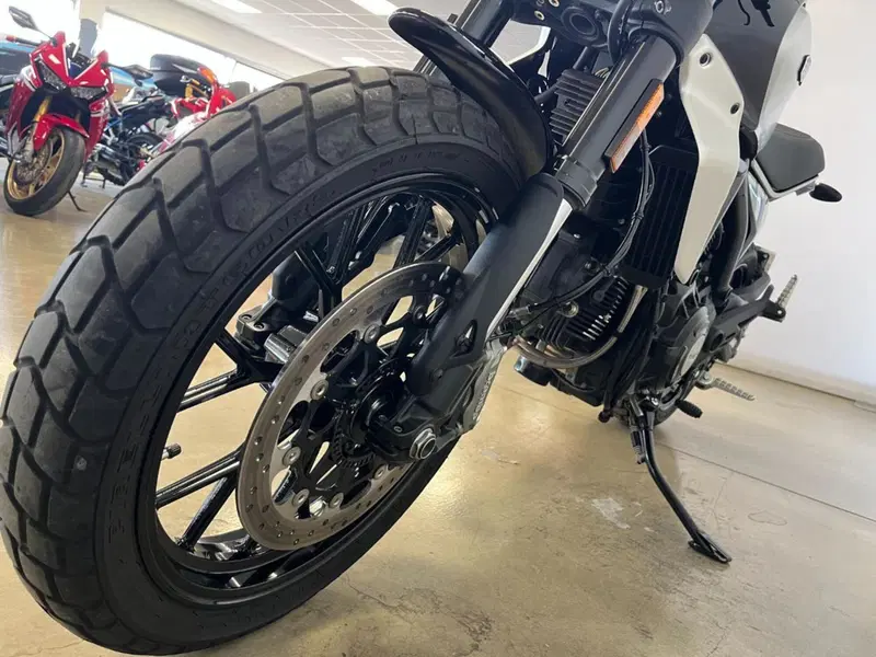 Ducati Scrambler 800 Icon Dark (2025 - 26) (3)