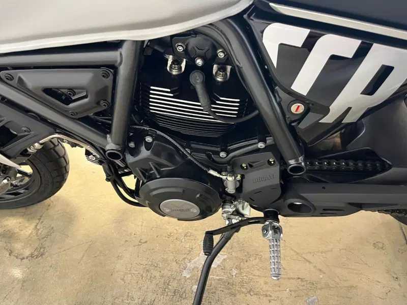 Ducati Scrambler 800 Icon Dark (2025 - 26) (9)