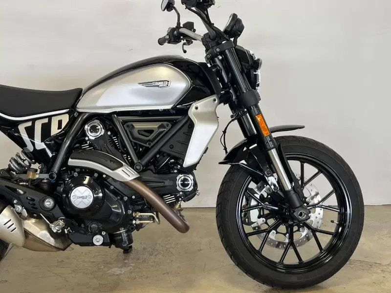 Ducati Scrambler 800 Icon Dark (2025 - 26) (5)