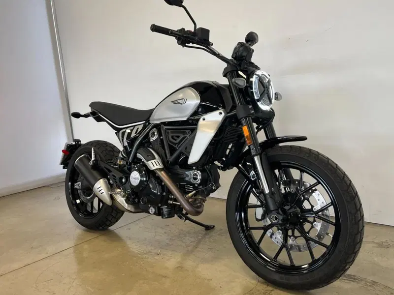 Ducati Scrambler 800 Icon Dark (2025 - 26) (2)