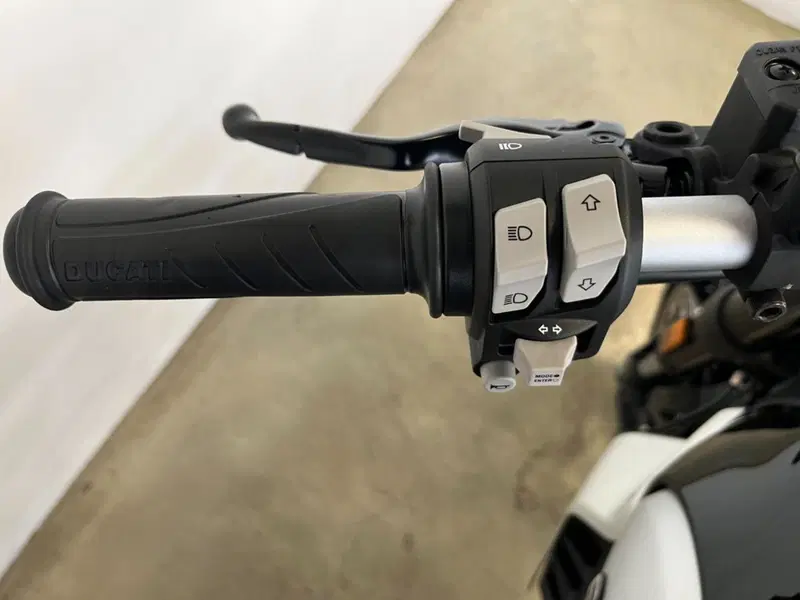 Ducati Scrambler 800 Icon Dark (2025 - 26) (11)