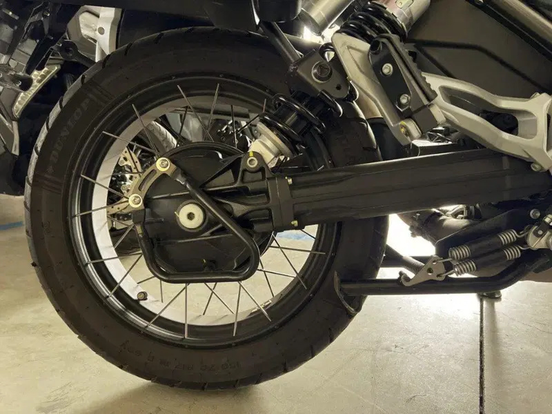 Moto Guzzi V85 TT (2021 - 23) (9)