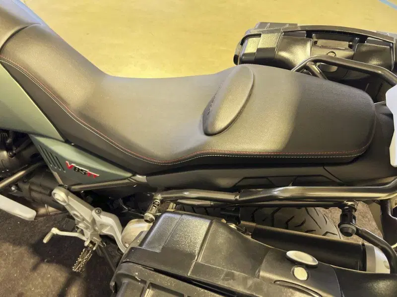 Moto Guzzi V85 TT (2021 - 23) (5)