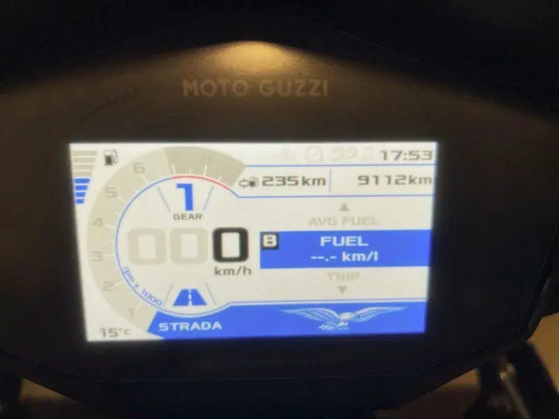 Moto Guzzi V85 TT (2021 - 23) (6)