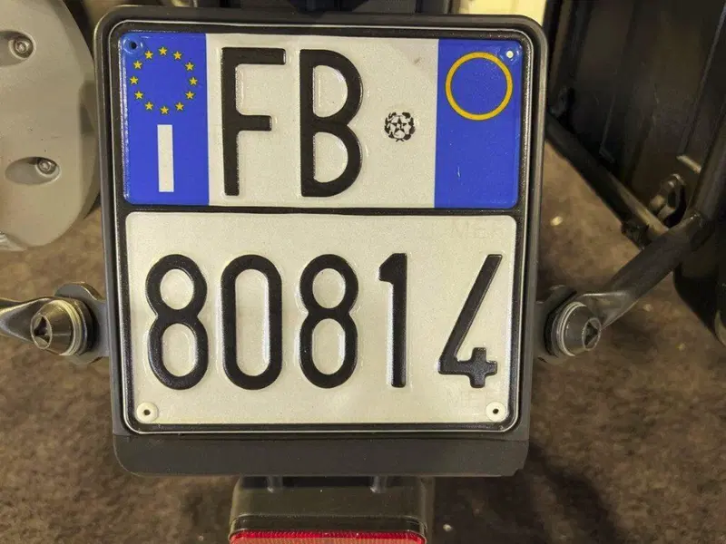 Moto Guzzi V85 TT (2021 - 23) (11)