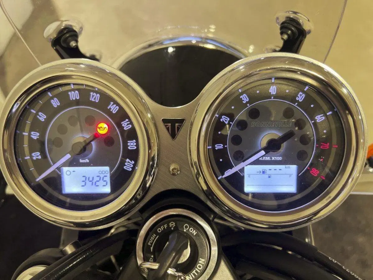 Triumph Bonneville T120 (2021 - 25) (6)