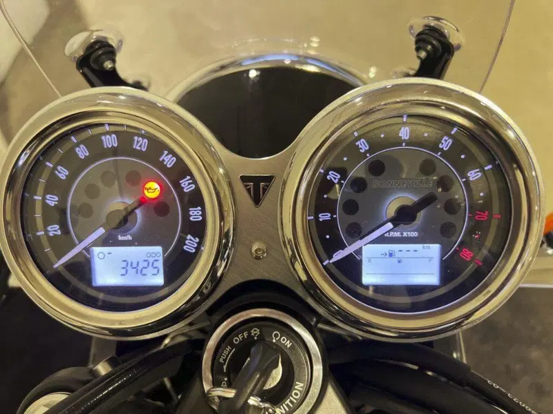 Triumph Bonneville T120 (2021 - 25) (6)