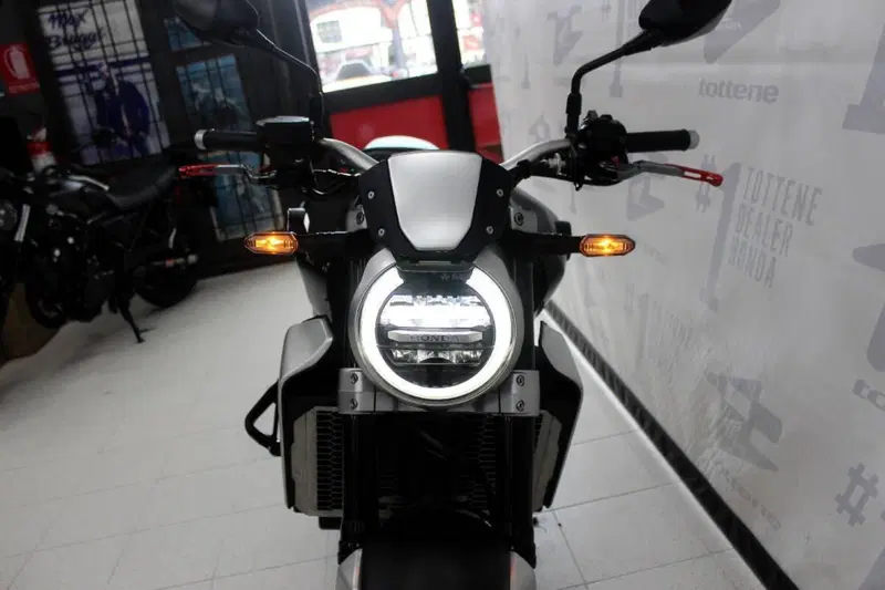 Honda CB 1000 R + Neo Sport Cafè (2019 - 20) (4)
