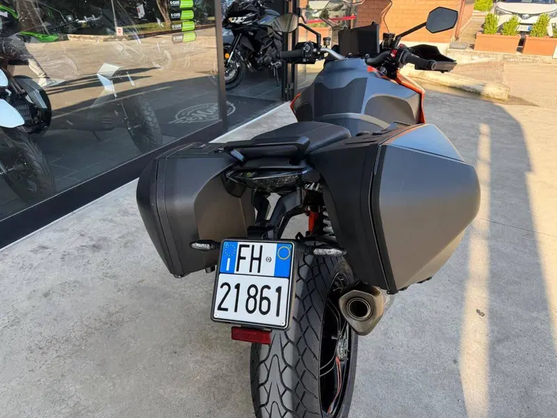 KTM 1290 Super Duke GT (2022 - 25) (6)