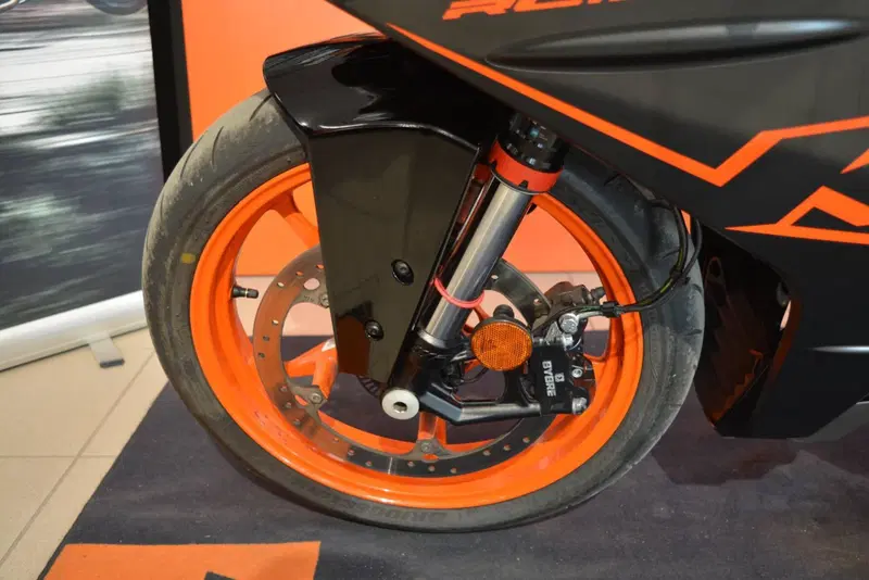 KTM RC 125 (2022 - 26) (15)