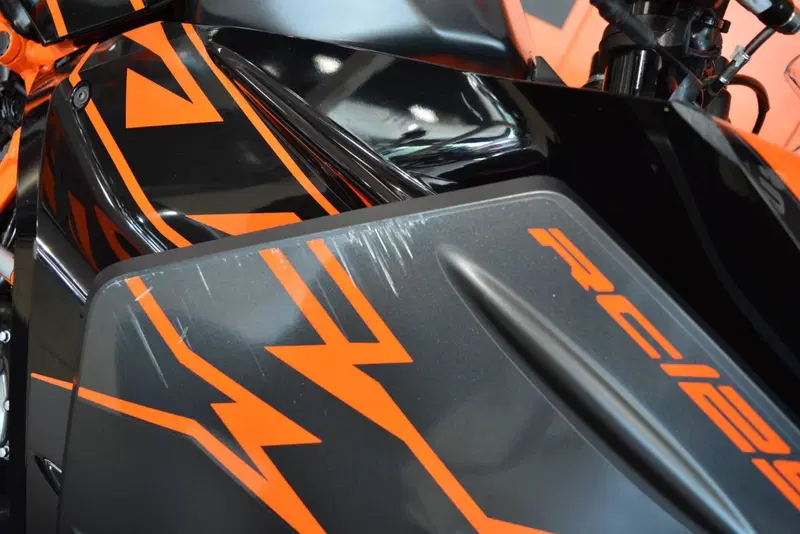 KTM RC 125 (2022 - 26) (10)