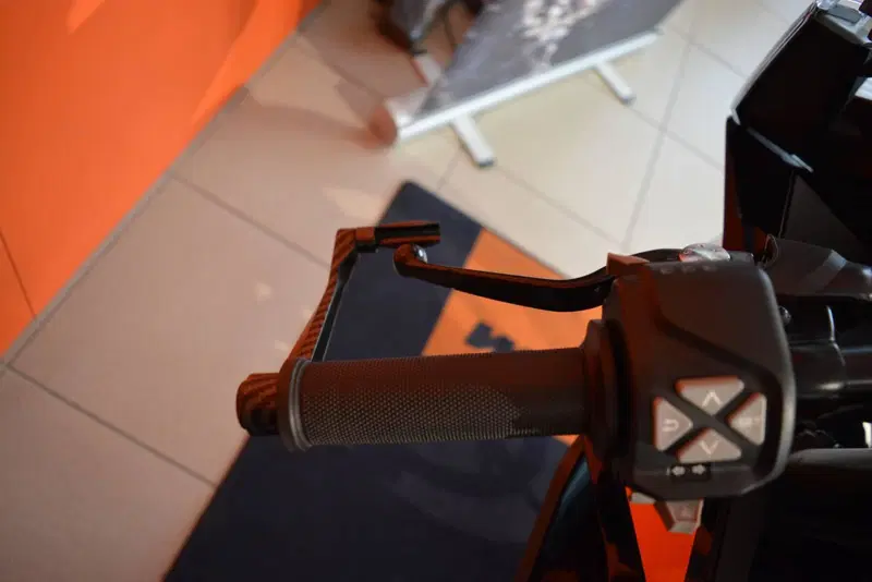 KTM RC 125 (2022 - 26) (11)