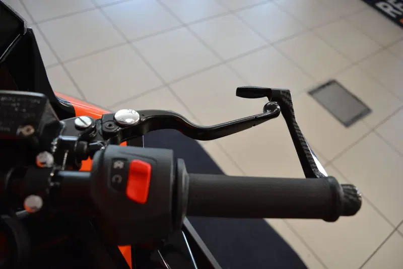 KTM RC 125 (2022 - 26) (12)