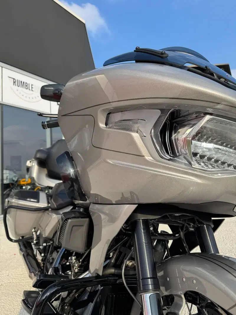 Harley-Davidson CVO Road Glide (2023) (2)