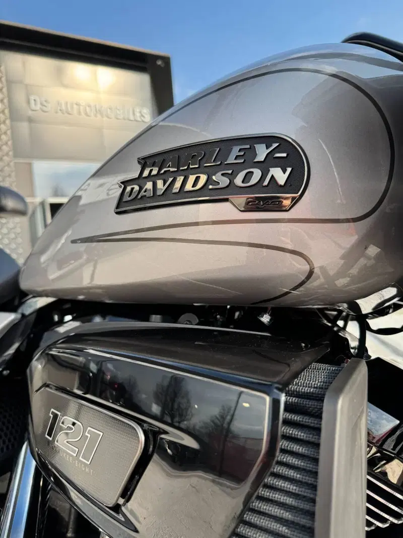Harley-Davidson CVO Road Glide (2023) (3)