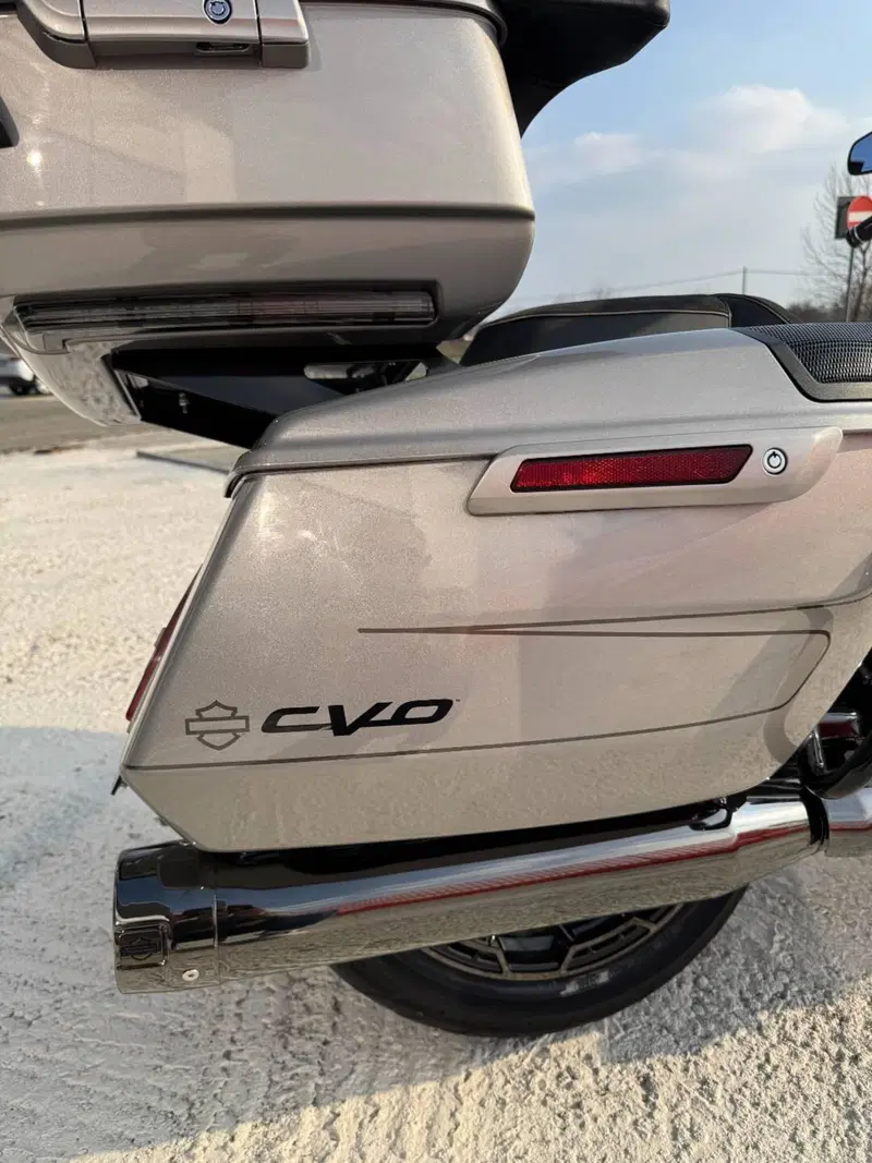 Harley-Davidson CVO Road Glide (2023) (11)